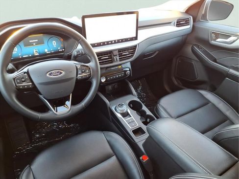 Used 2024 Ford Escape Platinum image 4