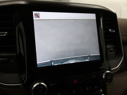 Used 2022 RAM 1500 Laramie AWD/4WD image 17