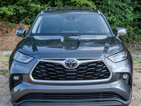 Used 2020 Toyota Highlander XLE FWD image 8