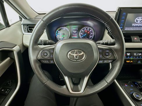 Used 2020 Toyota RAV4 XLE w/ Convenience Package image 11