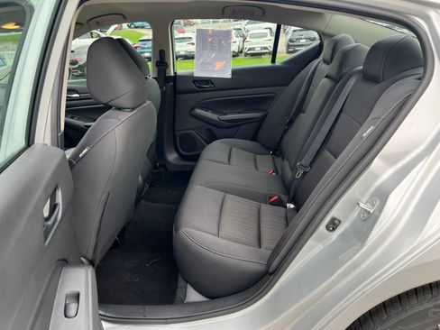 Used 2024 Nissan Altima 2.5 SV FWD image 9