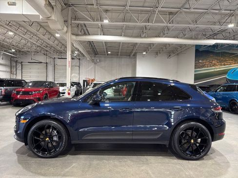 Used 2021 Porsche Macan w/ Premium Package image 5
