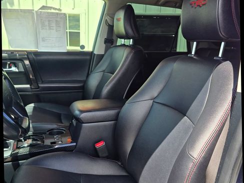 Used 2018 Toyota 4Runner TRD Off-Road Premium AWD/4WD image 8