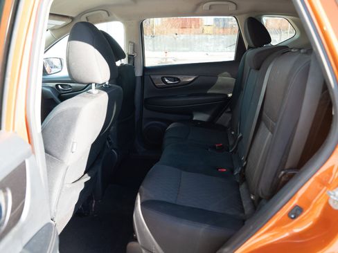 Used 2018 Nissan Rogue SV image 24