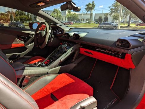 Used 2020 Lamborghini Huracan EVO image 14