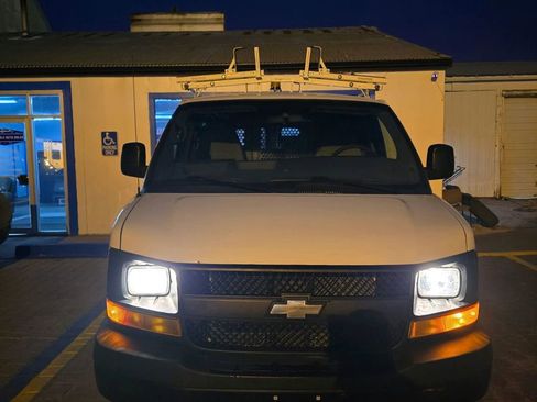 Used 2014 Chevrolet Express 2500 image 2