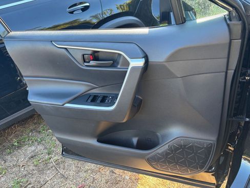 Used 2025 Toyota RAV4 LE image 20