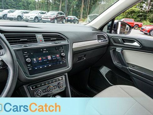 Used 2020 Volkswagen Tiguan SE w/ Panoramic Sunroof Package FWD image 26