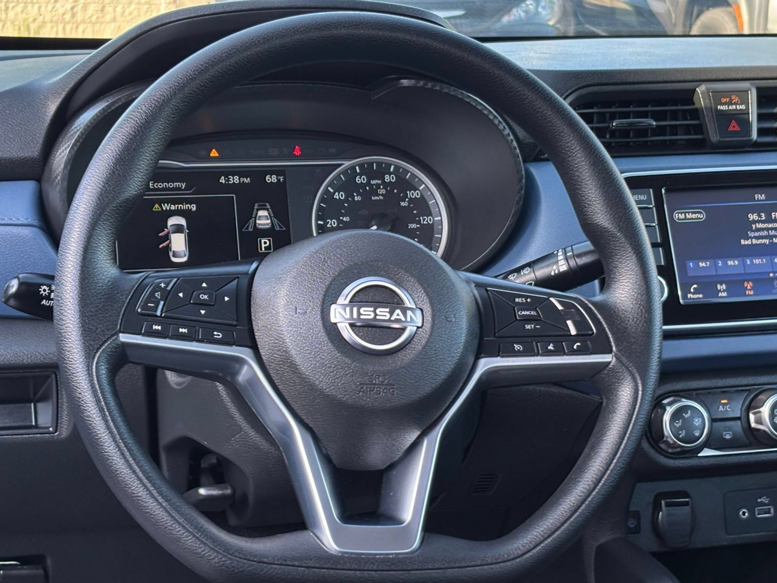 Used 2025 Nissan Versa SV FWD image 27