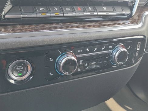 Used 2024 GMC Sierra 1500 SLE image 28