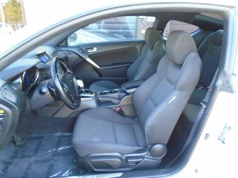 Used 2013 Hyundai Genesis 2.0T RWD image 8