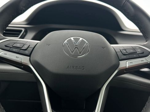 Used 2025 Volkswagen Atlas Peak Edition SE image 28