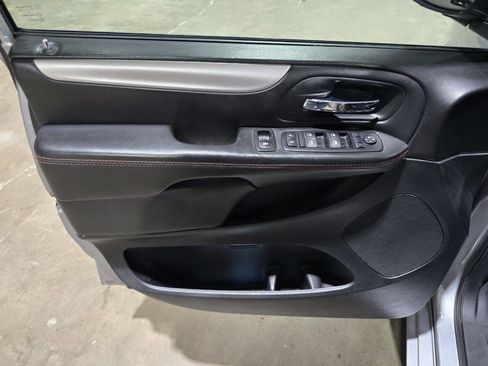 Used 2018 Dodge Grand Caravan GT FWD image 24