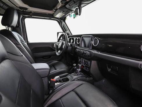 Used 2020 Jeep Wrangler Unlimited Sahara AWD/4WD image 29