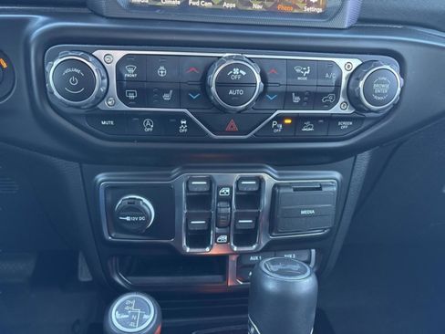 Used 2022 Jeep Wrangler Unlimited High Altitude image 17