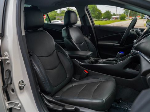 Used 2018 Chevrolet Volt Premier w/ Driver Confidence Package FWD image 27