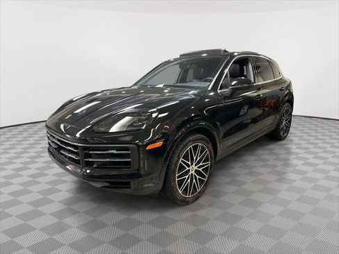 Used 2025 Porsche Cayenne AWD/4WD image 5