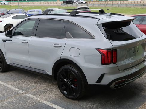Used 2022 Kia Sorento SX image 11
