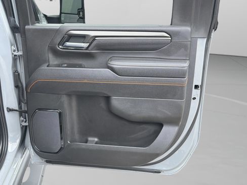Used 2025 GMC Sierra 2500 AT4 image 36
