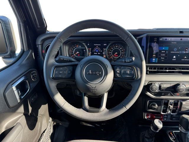 Used 2025 Jeep Gladiator Rubicon AWD/4WD image 13