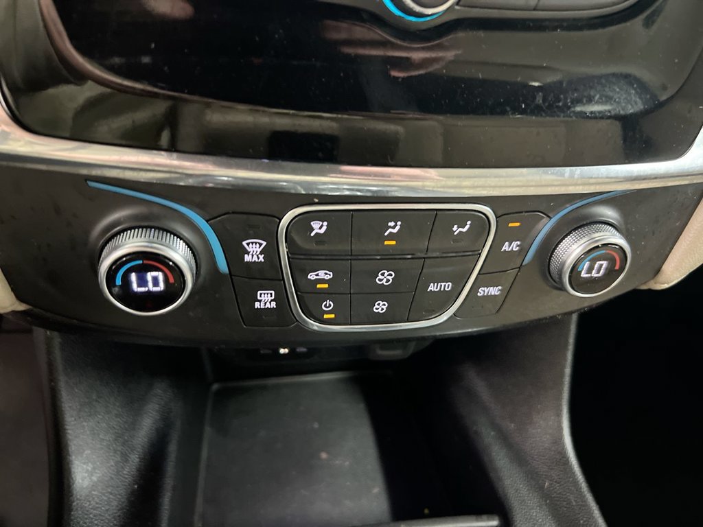 Used 2023 Chevrolet Traverse LS FWD image 16