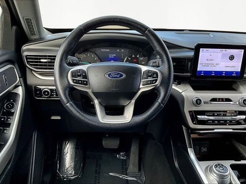 Used 2023 Ford Explorer XLT w/ Equipment Group 202A image 5
