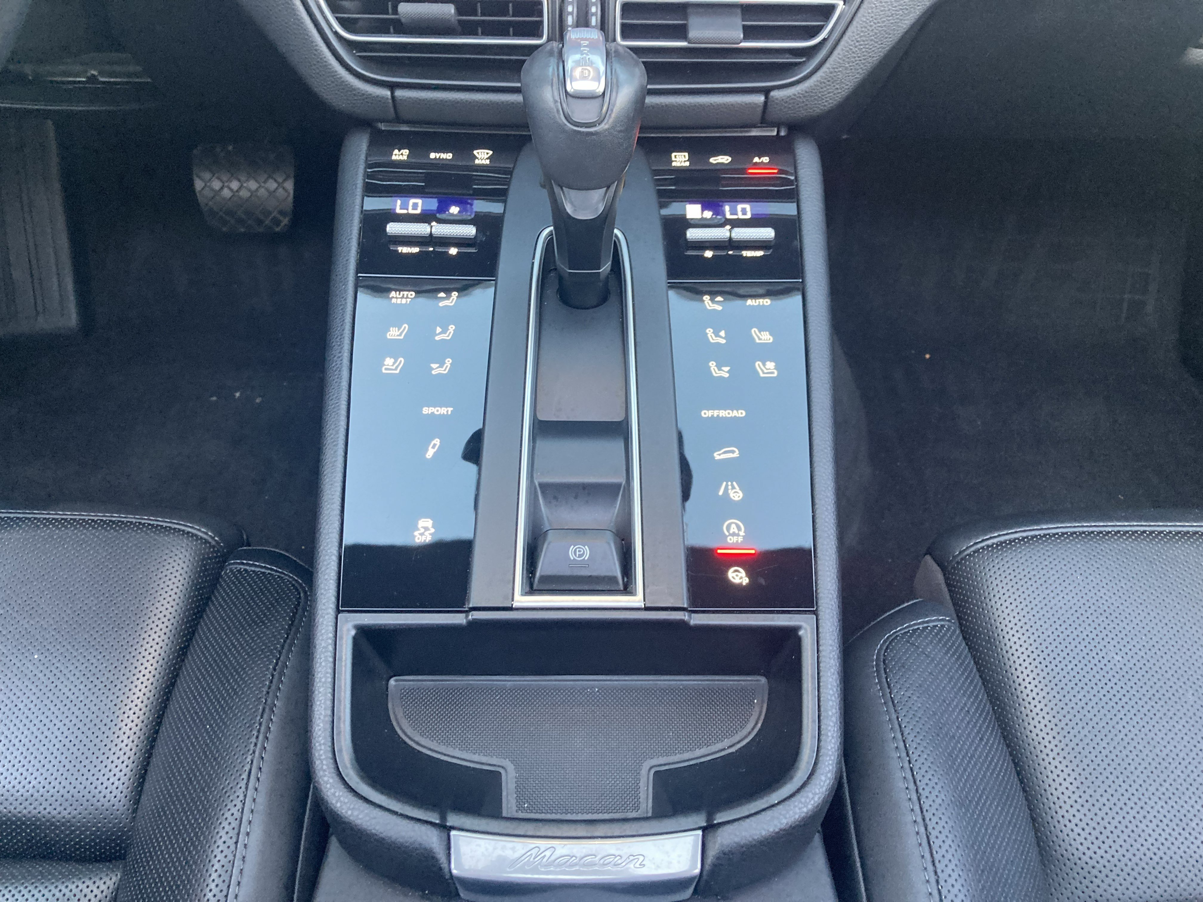 Certified 2024 Porsche Macan AWD/4WD image 20