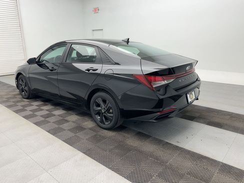 Used 2021 Hyundai Elantra SEL image 3