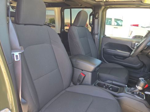 Certified 2023 Jeep Wrangler Unlimited w/ Convenience Group AWD/4WD image 25