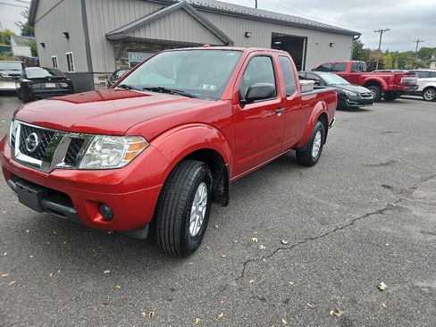 Used 2015 Nissan Frontier SV image 8