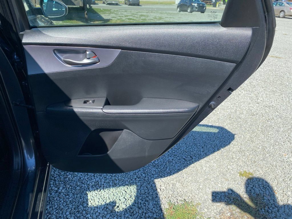 Used 2022 Kia Forte LXS FWD image 18