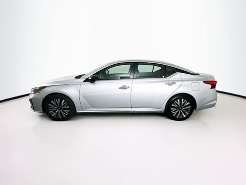 Used 2024 Nissan Altima 2.5 SV image 4