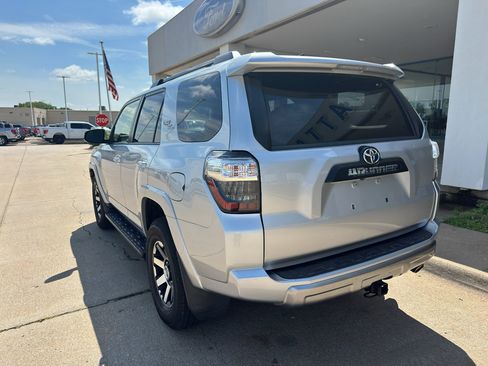 Used 2019 Toyota 4Runner TRD Off-Road Premium AWD/4WD image 6