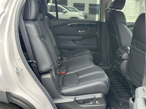 Certified 2025 Honda Pilot Touring image 8