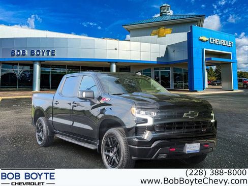 Used 2025 Chevrolet Silverado 1500 LT Trail Boss w/ LT Trail Boss Premium Package AWD/4WD image 1