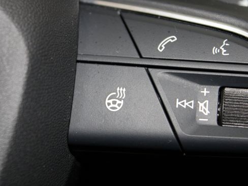 Used 2022 Audi Q5 2.0T Premium w/ Convenience Package image 38