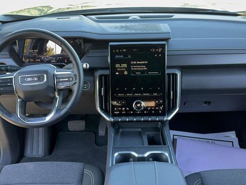 Used 2025 GMC Acadia Elevation image 10