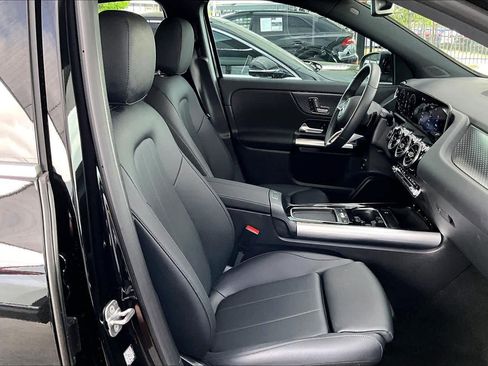 Certified 2025 Mercedes-Benz GLA 250 image 9