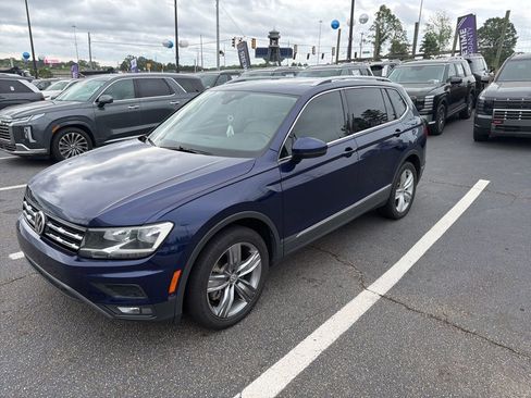 Used 2021 Volkswagen Tiguan SEL FWD image 2