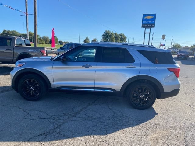 Used 2023 Ford Explorer Limited AWD/4WD image 3
