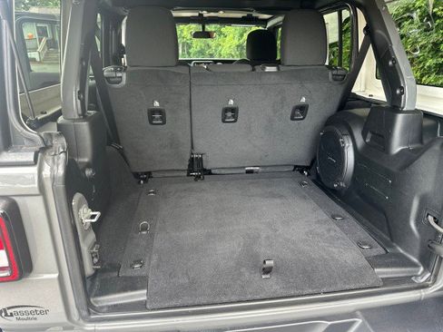 Used 2020 Jeep Wrangler Unlimited Sahara AWD/4WD image 18