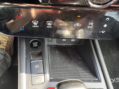 Used 2025 Nissan Kicks SR FWD image 27