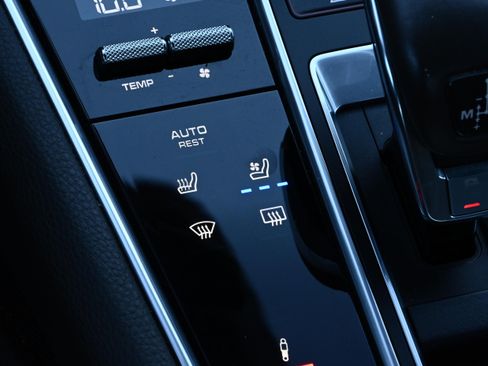 Used 2020 Porsche Panamera 4 image 16