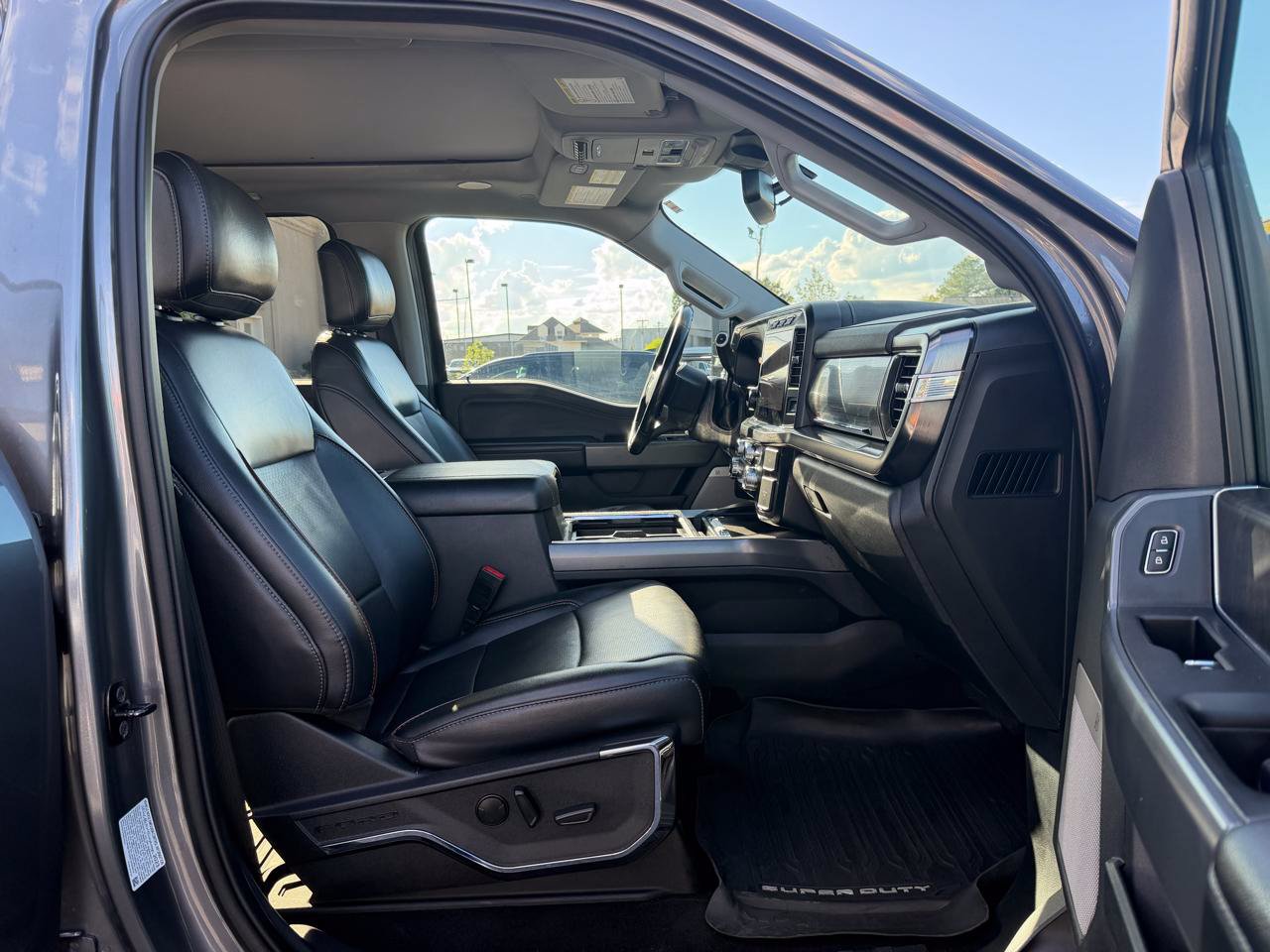 Used 2024 Ford F250 Lariat w/ Lariat Ultimate Package AWD/4WD image 7