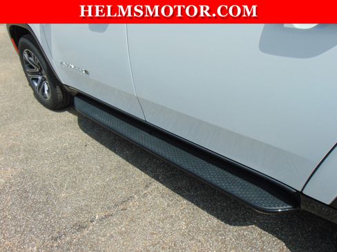 Certified 2025 Jeep Wagoneer L 4WD image 24