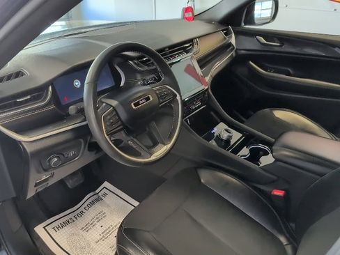 Used 2023 Jeep Grand Cherokee Altitude image 11