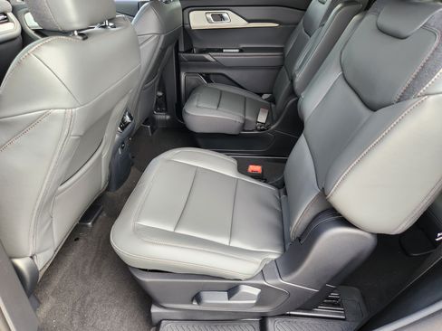 New 2026 Ford Explorer Active RWD image 19