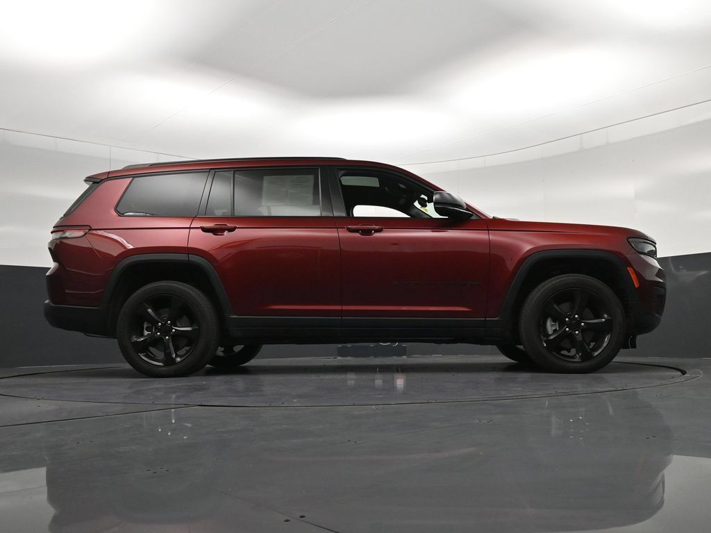 Used 2023 Jeep Grand Cherokee L Laredo AWD/4WD image 28