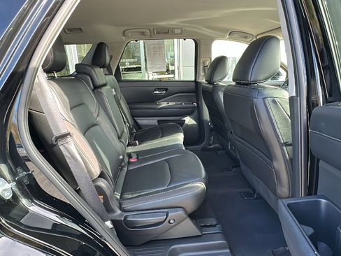 Certified 2024 Nissan Pathfinder SL image 23
