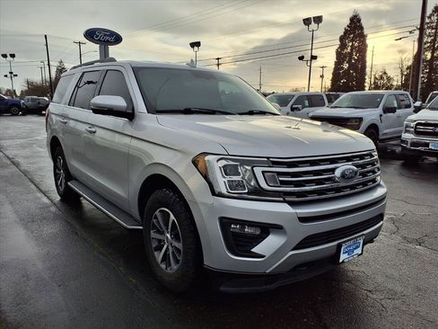 Certified 2019 Ford Expedition XLT w/ Equipment Group 202A image 3